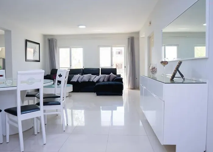 Nice And Modern With King Size Bed