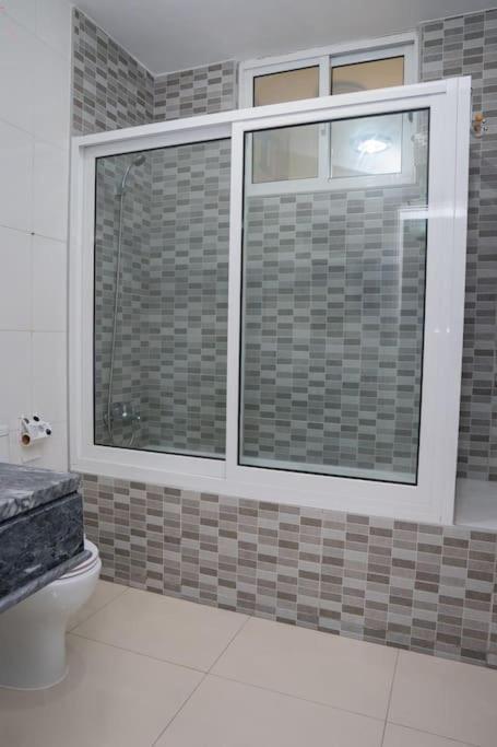 And Modern With King Size Bed Apartamento