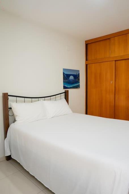 And Modern With King Size Bed Apartamento